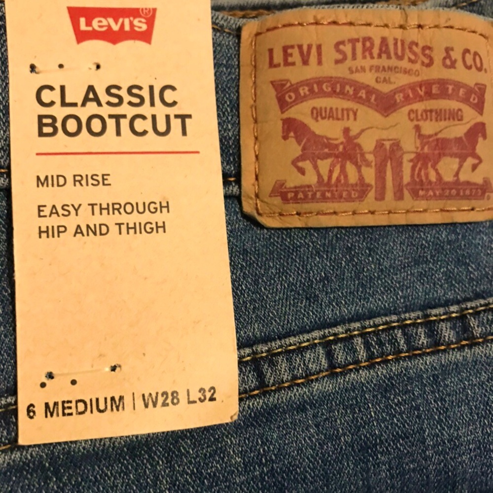 Mid-Rise Levi’s Classic Boot Cut Jeans
